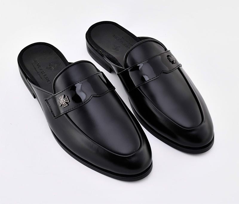 Khám phá giày Slippers: Sự thoải mái và phong cách